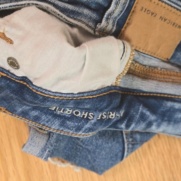 American Eagle Women's High rise shortie size 000- distressed jeans shorts - Picture 3 of 5